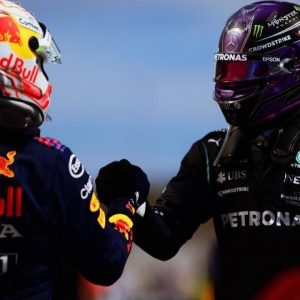 "Probably something Lewis [Hamilton] hasn’t had throughout his career"– Christian Horner thinks Max Verstappen is a titan 7 time world champion never faced before