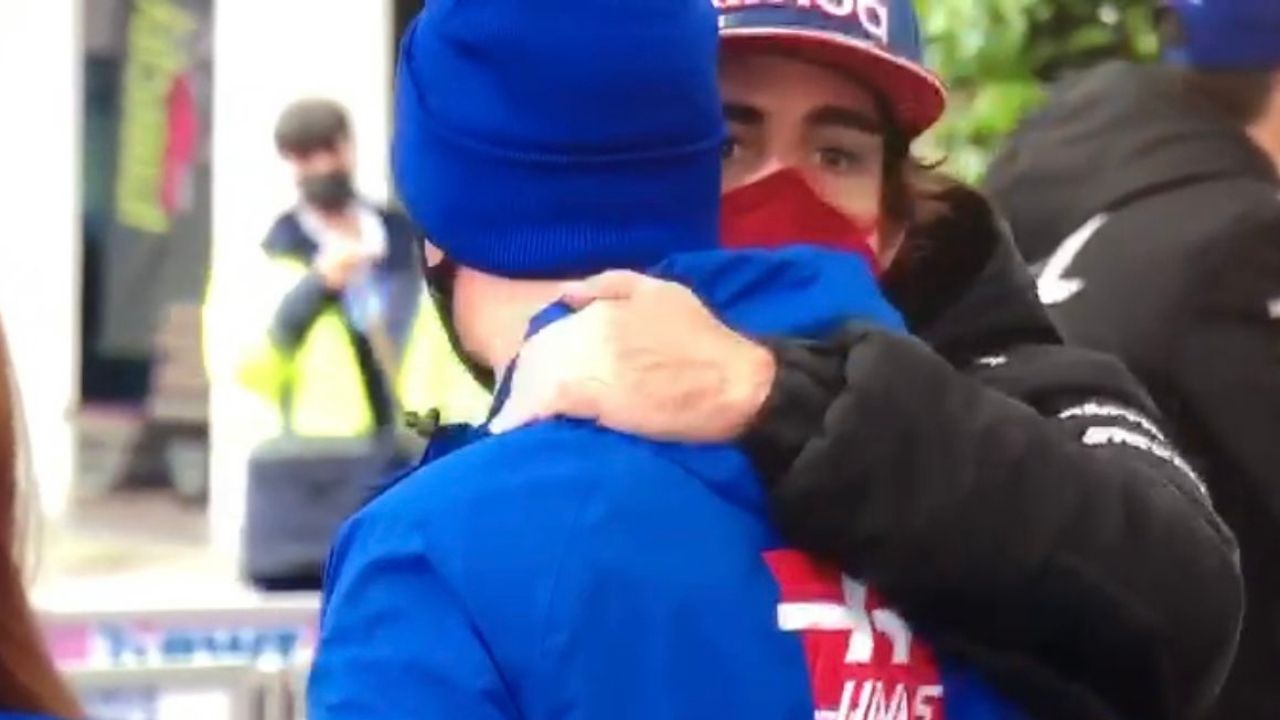 "Really sorry"– Alpine's Fernando Alonso apologizes to Mick Schumacher for spinning him on track