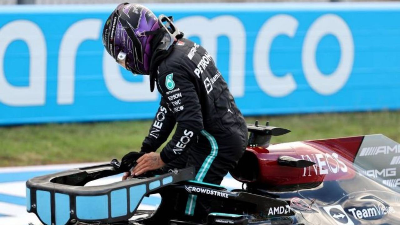 "He gave the race away to Max Verstappen": Former F1 World Champion criticizes Lewis Hamilton's performance at the US Grand Prix