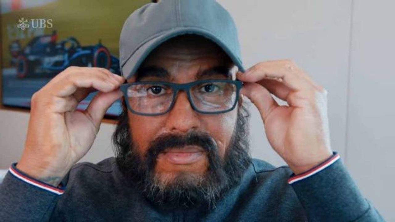 "If I can do it, you can 100% do it"– Watch disguised Lewis Hamilton surprise three schoolchildren at Mercedes factory