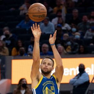 "I'm really not worried about Stephen Curry's scoring!": Steve Kerr gives a nonchalant response to questions about the Warriors star's scoreless 4th quarters this season