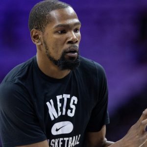 “I am not a role model”: Kevin Durant emulates Charles Barkley in back and forth with fan amidst his ‘ashy ankle’ saga