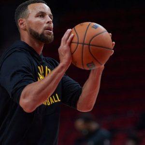Stephen Curry Pre-Game Routine: Tunnel Shot, 100M dash, and everything else the Warriors' superstar does to get in zone for the Game