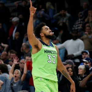 “Karl-Anthony Towns channelized his inner Stephen Curry for that buzzer-beater”: NBA Twitter stunned as KAT knocks down a tough half-court jumper to force OT