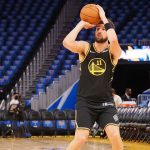 "Hey Steph, did you see that Hook Shot I just made?!": Warriors' Klay Thompson runs to the court during a time-out, shows off moves and drills a Hook-Shot