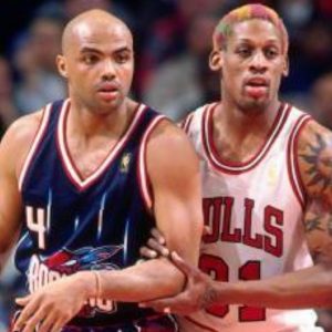 “Charles Barkley really elbowed Dennis Rodman after he somersaulted on the court”: When the Suns legend gave ‘The Worm’ a slight chicken wing and got T’ed up
