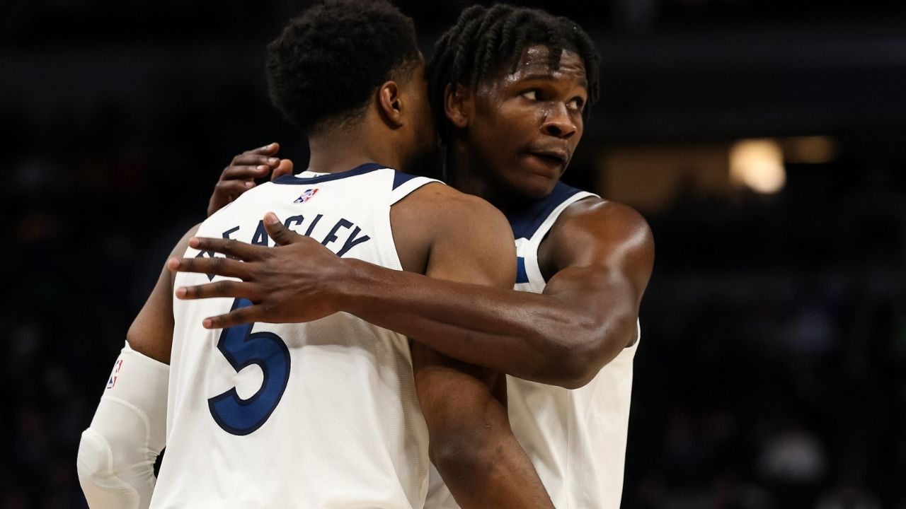 "Anthony Edwards really answered a flip phone during his press conference?!": Twitter goes off as Wolves star hilariously takes out flip phone after the match vs Pacers