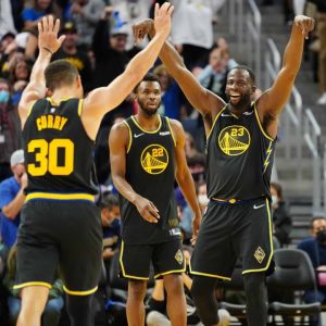 "Stephen Curry and the Warriors are better than the Miami Heat?!": NBA Twitter uncovers incredible stat about Golden State during this season