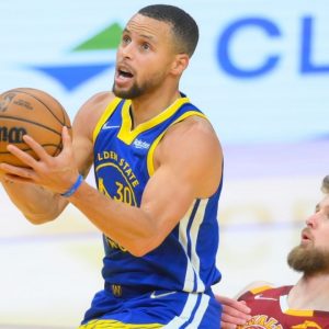 "Stephen Curry for MVP!": Warriors' superstar gets yet more MVP chants as he explodes for 20 points in the 4th Quarter, leads the Dubs over the Cavaliers