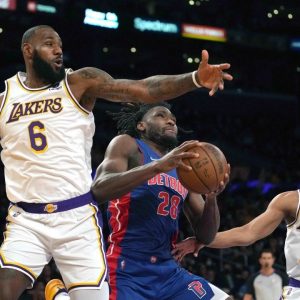 "You think you can fight LeBron James and get away with just a suspension?!": Lakers fans give Isiah Stewart some special treatment as the Pistons visit Staples Center