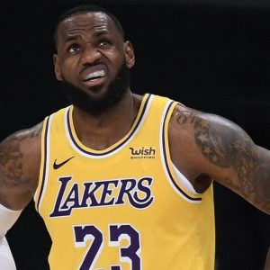 “LeBron James, please get in the game!”: Lakers fans clamor for an injured LeBron as Karl-Anthony Towns and the Timberwolves go on an unfathomable 30-4 run
