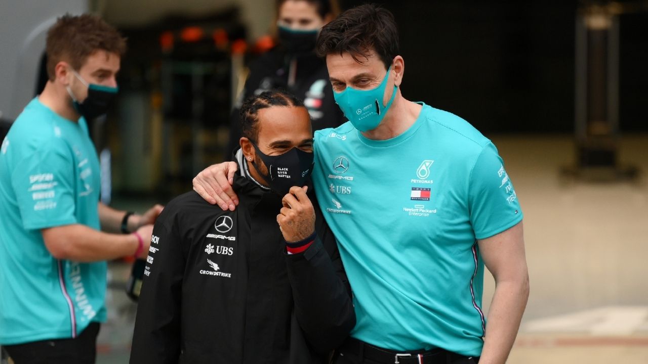 "That's what sports is about": Lewis Hamilton is not worried about the tensions between Mercedes and Red Bull