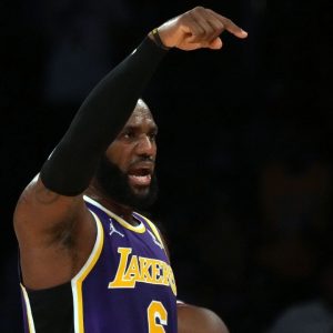 "Nah LeBron James, you won't get an and-1 for this play this season!": Lakers' superstar shocked as he didn't draw an and-1 on a play against the Houston Rockets