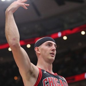 "LeBron James is crying about Alex Caruso right now!": NBA Twitter reacts as the Bulls star combines with his teammates for an incredible play against Luka Doncic and the Mavericks