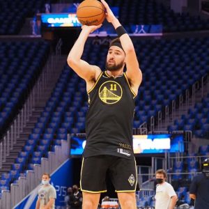 “Klay Thompson is itching to make his comeback!”: Warriors sharpshooter seen shooting in full uniform ahead of game against Chris Paul and the Suns