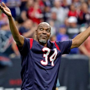 "Hakeem Olajuwon is 2 people": Isiah Thomas detailed the Rockets legend's scouting report as described by Pistons coaching staff during his playing days