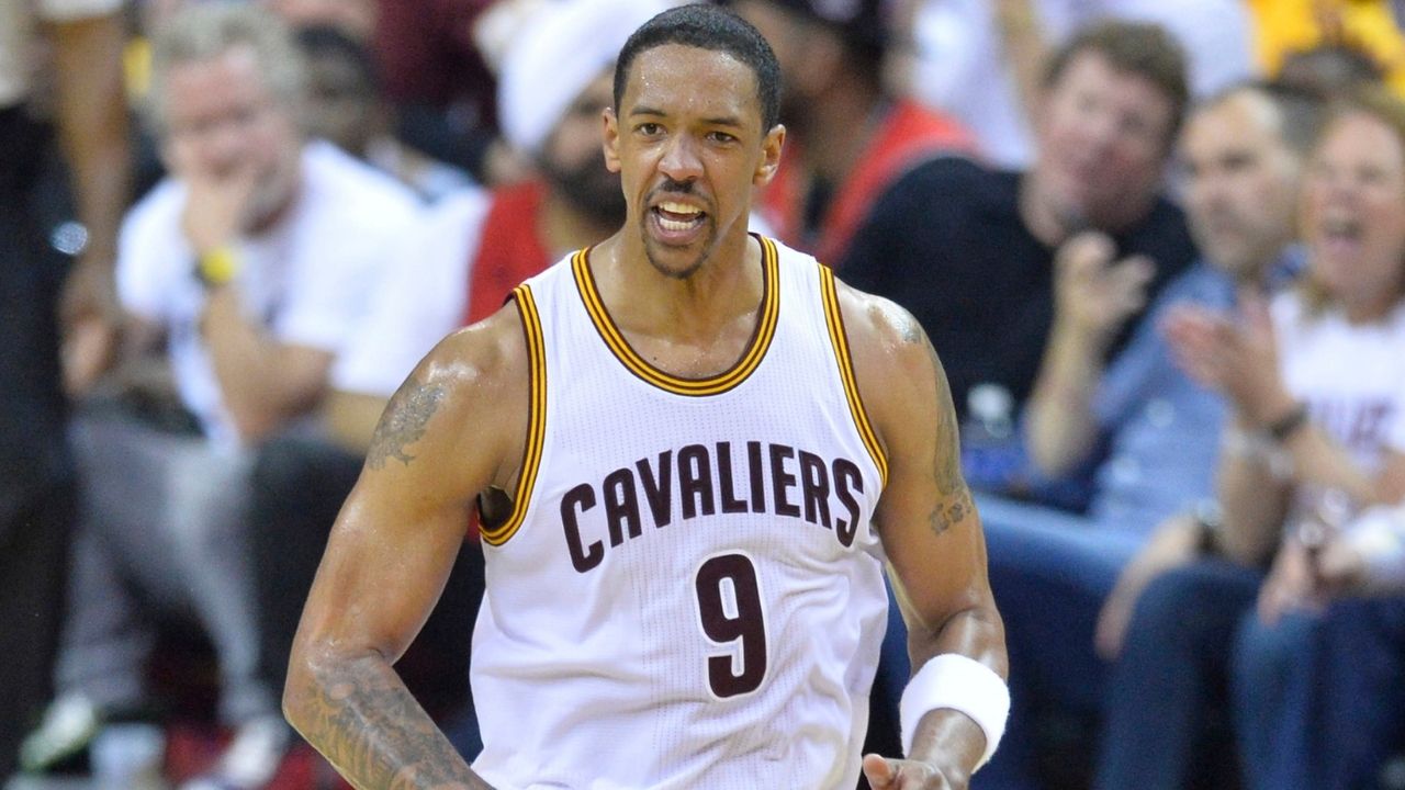 “That date still hurts lоl”: LeBron James’ former teammate Channing Frye reacts to a tweet about the Lakers having a similar trade deadline as the Cavs back in 2018