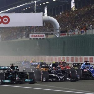 "Lewis Hamilton knows what has to be done": Mercedes trackside engineer says he isn't sure how the Briton was so far ahead in Qatar