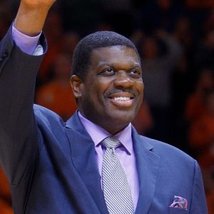 "I have 9 spots on each side, you can only defend me in 5 ways!": Bernard King succintly breaks down the Knicks legend's own scoring mantra and approach to basketball