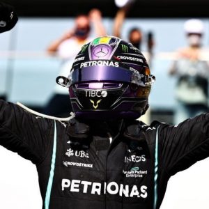 "We will experience a heart stopping finale": Former F1 driver expects Lewis Hamilton and Mercedes to be dominant at the Saudi Arabian GP and take the Title fight to the last round