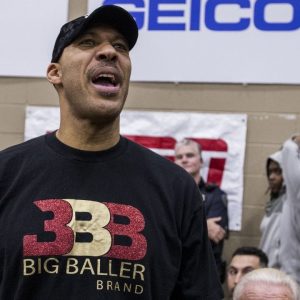 "What the hell could Michael Jordan tell LaMelo Ball about winning a championship?!": LaVar Ball makes shocking comments about the GOAT