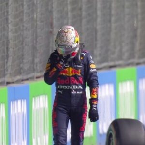 "He hits the wall at the very last corner"– Watch Lewis Hamilton grabbing pole after massive Max Verstappen misfortune