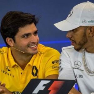 "I want to continue sharing the grid with him": Ferrari driver Carlos Sainz hopes rumors about Lewis Hamilton leaving F1 isn't true