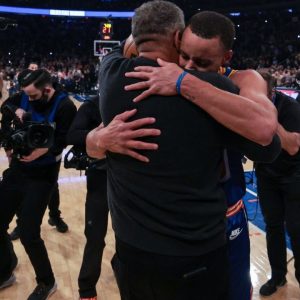 "I wear number 30 to pay homage to my dad, Dell Curry": Stephen Curry reveals the reason behind choosing number 30 for himself