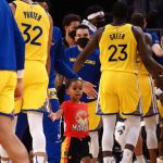 "Draymond Green's son as good as his pops at assisting Stephen Curry!": LeBron James absolutely loves DJ Green's cameo at Warriors sideline vs Kings