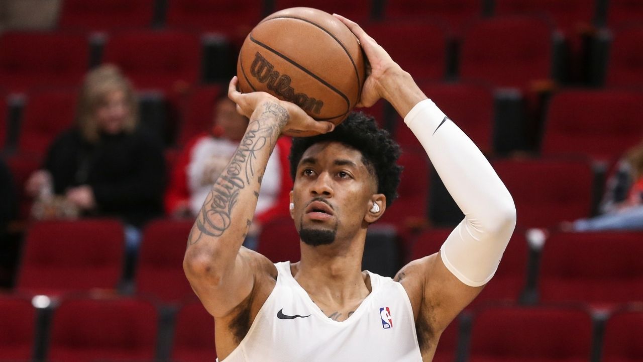 "Christian Wood accidentally headshot a fan with an errant pass": The Rockets big man had a Shaqtin' a fool moment in the game against LaMelo Ball and co