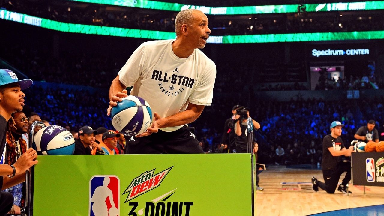 "Dell Curry out here looking like a pimp, man!": NBA Twitter goes wild as Stephen Curry's father takes pictures with 'fans' at Madison Square Garden