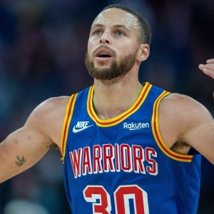 “Stephen Curry in 2021 really had one of the best years in NBA history”: NBA Twitter erupts as the GSW MVP joins Michael Jordan and James Harden to achieve a special feat