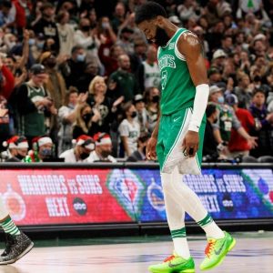 “Jaylen Brown really repping Kobe Bryant, hooping in the Grinches on Christmas Day Game”: NBA Twitter reacts as the Celtics stars wears the iconic Kobe VI sneakers vs the Bucks