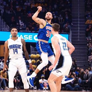 "Ray Allen's all-time record or Klay Thompson's single game record? Why not both!": Warriors' Stephen Curry talks about the Portland game, warns us of a storm