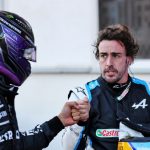 "I see he’s a bit lost"– Fernando Alonso claims Lewis Hamilton isolates himself from rest of F1 grid