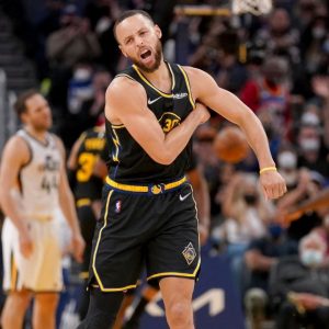 “How did Stephen Curry go from hitting the game-winning shot to hitting 1-13 from the 3 in one game?!”: The GSW MVP becomes the first-ever player to win a game despite missing 12+ 3s and making only 1