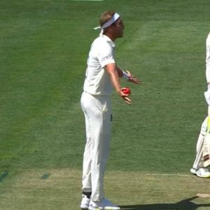 "Stop moving the robot": Stuart Broad screams as Fox Cricket rover disrupts his bowling run-up in Hobart 5th Ashes Test