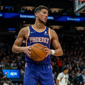 "33 ain't good enough, Devin Booker! We want 40!": Isiah Thomas hilariously teases Candace Parker for her botched predictions about Suns star