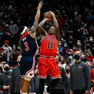 "DeMar DeRozan so coldd!!!": LeBron James, Chris Paul, and more NBA stars react to DeRozan's second straight game-winner, as he knocks down the Buzzer Beater against the Wizards