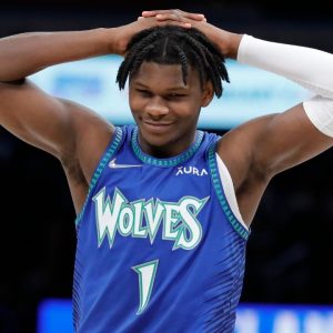 "Airball Airball!": Anthony Edwards attempts to start an airball chant in FTX Arena after Kyle Lowry misses a deep three