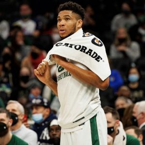 "Did Giannis just cover the whole court... in one dribble?!": Bucks superstar comes up with mind-boggling highlight vs Nuggets, bewildering NBA Twitter