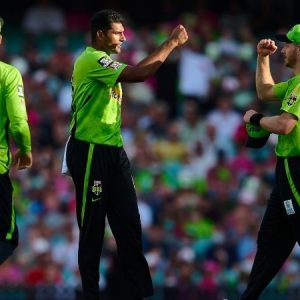 Who will win today Big Bash match: Who is expected to win Sydney Thunder vs Melbourne Renegades BBL 11 match?