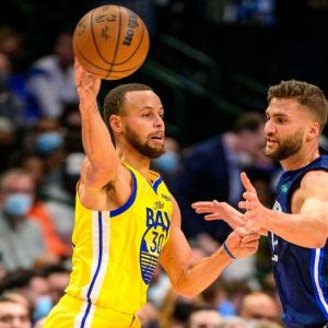 "I love you Stephen Curry, but we don't care about your NFT's my guy, just sleep, relax and work on your shots": NBA Twitter ragdolls Warriors point guard after going cold against the Dallas Mavericks