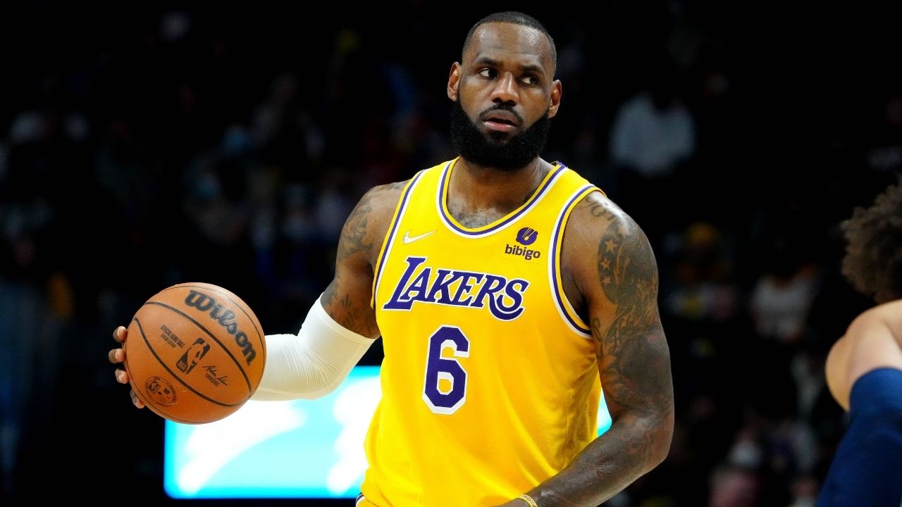 "Kobe Bryant would have never done that LeBron James!": Kwame Brown roasts the Lakers superstar for checking stats in the middle of a game