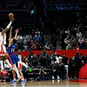 "KPJ out here looking like James Harden in that Rockets uniform!": NBA Twitter goes crazy as Kevin Porter Jr. drills buzzer-beater step-back three in first game back from suspension