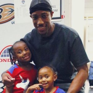 “DeMar DeRozan is really winning on the court and in life!”: NBA Twitter left in awe as the Bulls star’s daughters wholesomely mimic his free-throw routine from the sidelines