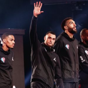 "Zach LaVine just gave us the best dunk of the All-Star Weekend!": TNT commentators take a shot at the 2022 AT&T Dunk Contest, voice their disappointment