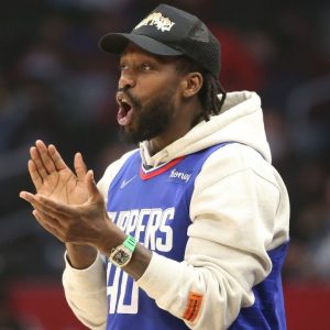 “Patrick Beverley really had his best Stephen Curry impersonation helping the fans”: The Wolves guard got off his seat to help a Clippers fan win $250 playing skee ball