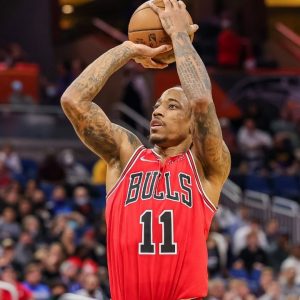 “DeMar DeRozan is definitely the Stephen Curry of mid-range shots”: The Bulls All-Star is on track to knock down the most mid-range shots by a non-big in a season since Kobe Bryant in 2006-06