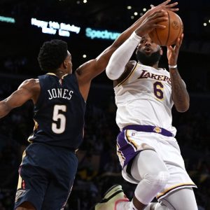 Most turnovers in NBA history : Are the Lakers' 15 turnovers most in the 1st quarter of any game in NBA history?